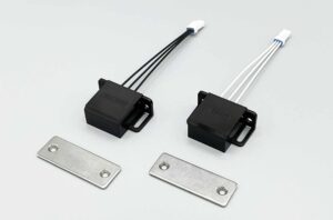 IP67防水開閉検知センサデジタル信号出力タイプのSW-MHC-01とSW-MLC-01の製品画像